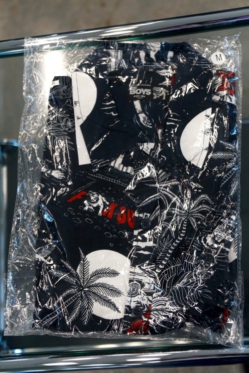 小岛秀夫收到《黑袍纠察队》主题T恤 S3最终集已上线-第3张图片-9158手机教程网