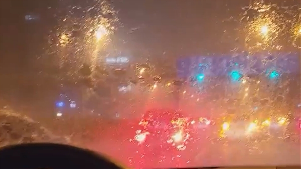 实拍北京“暴雨模式”：坐在车内 什么都看不见-第3张图片-9158手机教程网