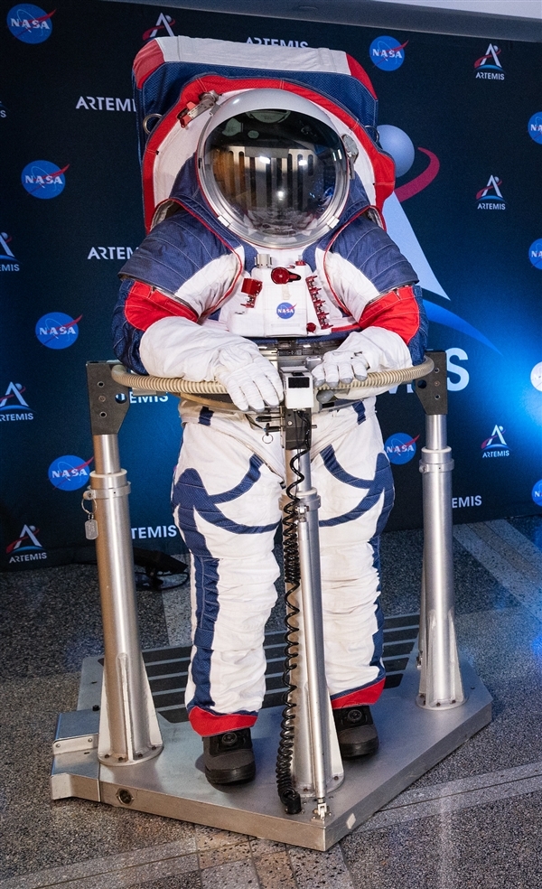 国际空间站宇航服头盔漏水！NASA叫停所有太空行走任务-第3张图片-9158手机教程网
