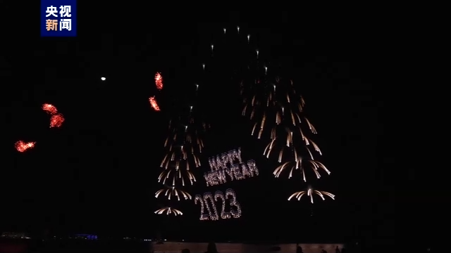 阿联酋新年无人机烟花表演点亮夜空-第2张图片-9158手机教程网