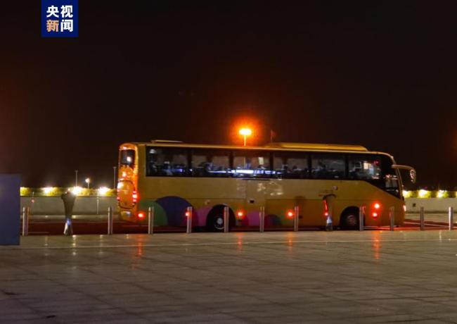 恢复与内地通关 首批香港入境旅客抵达广东珠海-第1张图片-9158手机教程网