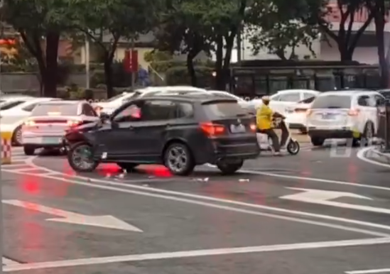 广州一宝马SUV冲撞人群 官方通报：已致5死13伤 司机被控制-第2张图片-9158手机教程网
