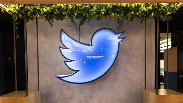 马斯克没钱了？推特拍卖数百件办公资产：“小蓝鸟”雕像10万美元成交-第1张图片-9158手机教程网