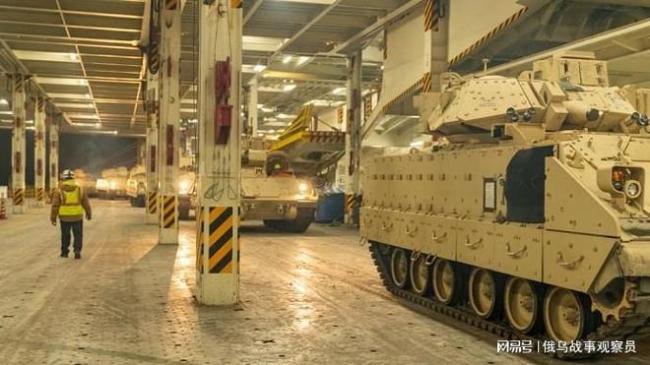 首批60多辆布拉德利步兵战车从美国启程，被运往乌克兰战场！-第2张图片-9158手机教程网