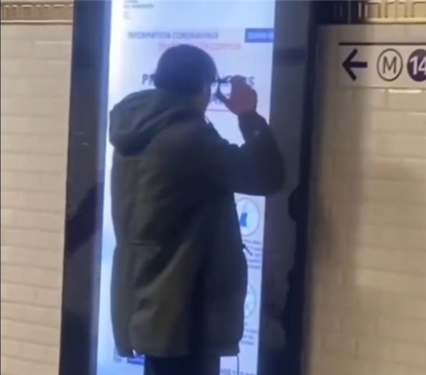 国外小哥拍下巴黎坐地铁见闻 网友：科幻电影还是保守了-第2张图片-9158手机教程网