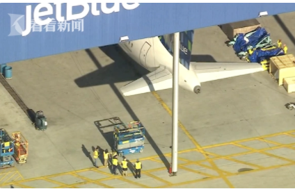 美国两架客机在机场相撞，一辆载满乘客 机翼被折断，碰撞声明显-第2张图片-9158手机教程网