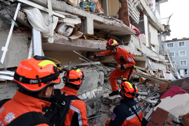 土耳其叙利亚地震遇难者超1.5万人，救援黄金72小时已过 搜救仍在进行-第1张图片-9158手机教程网