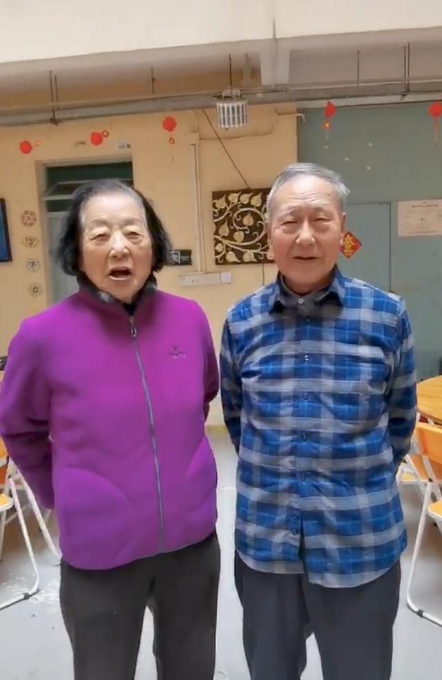 91岁爷爷给88岁老伴网购生日礼物 被老一辈的爱情暖到了-第3张图片-9158手机教程网