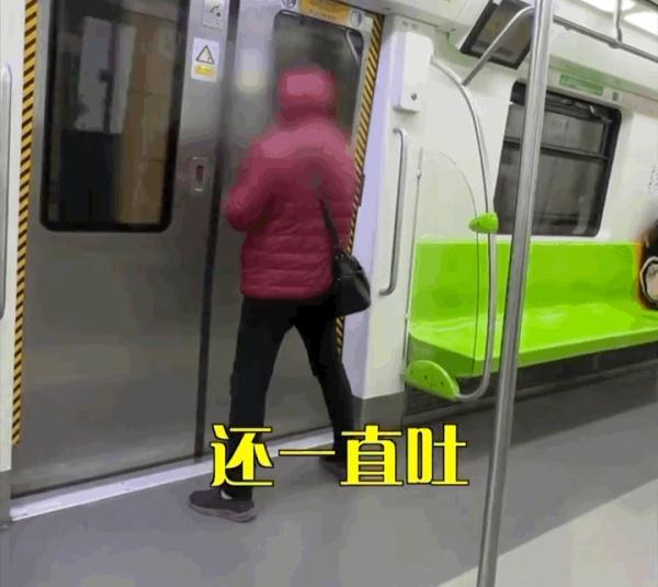 北京一女子故意在地铁车厢内吐口水 已被拘：多次故意吐口水滋事-第3张图片-9158手机教程网